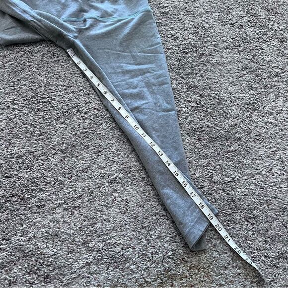Lululemon Women Size 6 Gray Cropped Leggings Athletic - Picture 3 of 6